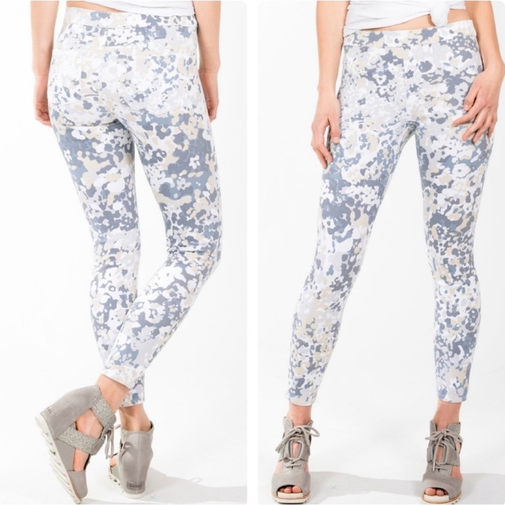 Spanx Jean-ish Legging White Camo Blue Abstract Floral Women’s Size S
